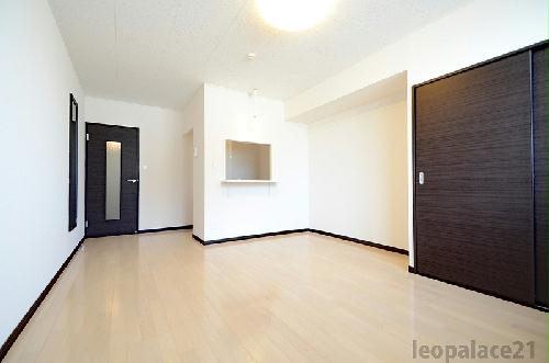 居室・リビング　実際のお部屋と異なる場合がございます。