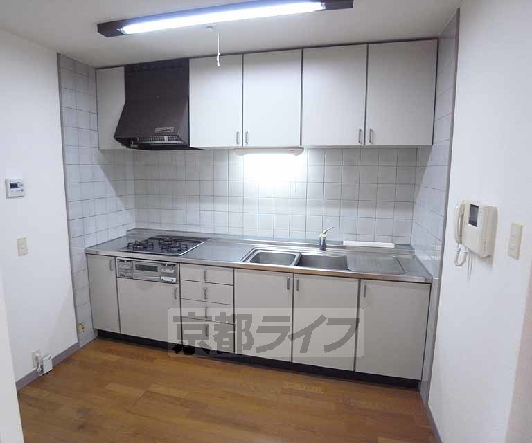 キッチン　すさまじく広いキッチンです・