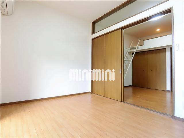 居室・リビング　繋げても仕切っても使える２Ｋの間取。