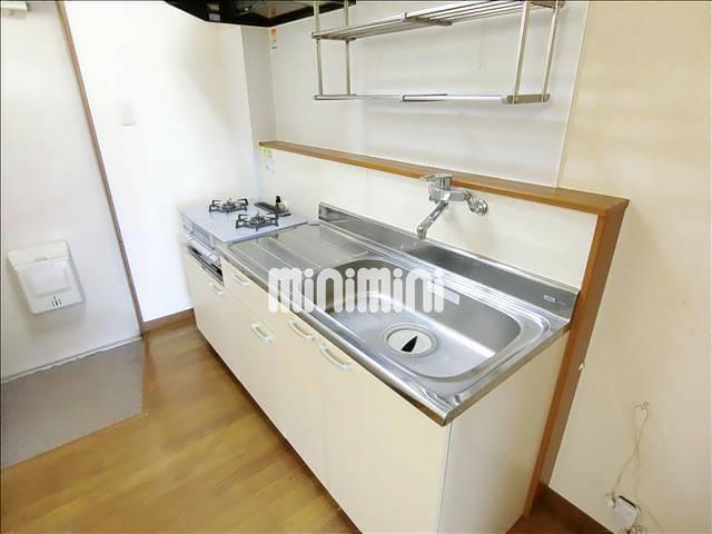 キッチン　２口ガスコンロ付きのキッチン。