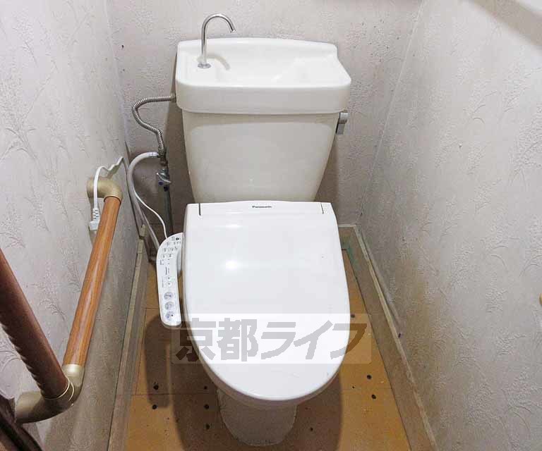 トイレ　ウォシュレット付きです・