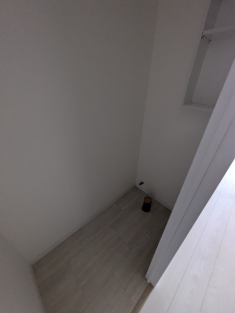 トイレ　建築中の２０２号の写真