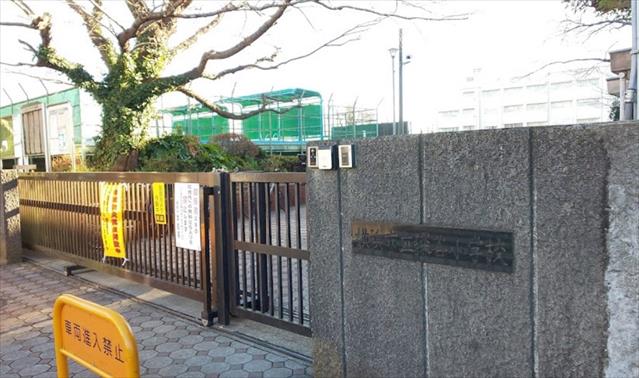 小学校　横浜市立深谷小学校（小学校）まで896m