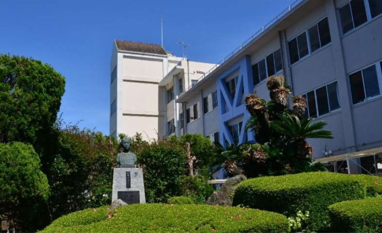 高校・高専　福徳学院高等学校（高校・高専）まで587m