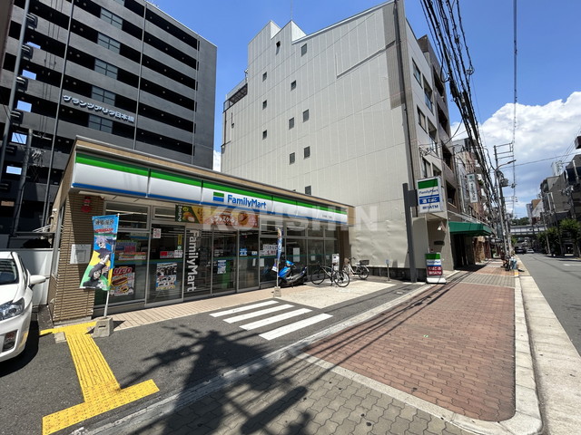 コンビニ　ファミリーマート日本橋二丁目店（コンビニ）まで198m