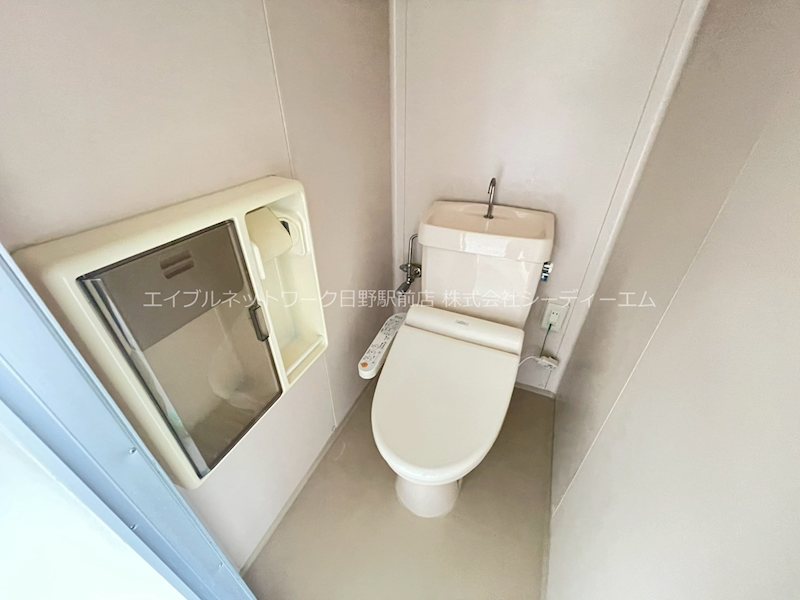 トイレ　203号室の写真です。