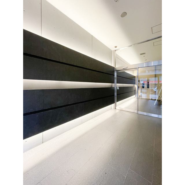 エントランス　落ち着いたエントランスです