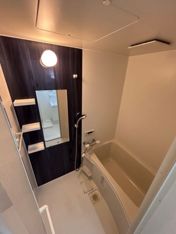 バス・シャワールーム　コンパクトで使いやすいお風呂です