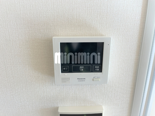 セキュリティ　扉をあけると１１．５帖のリビング