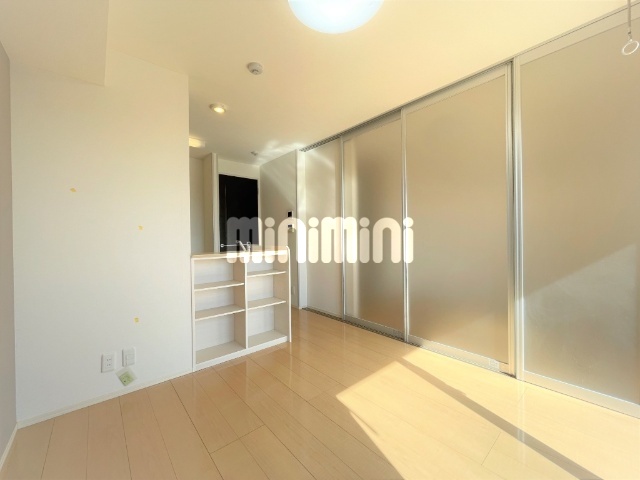 その他部屋・スペース　照明器具付き　南東向きで日当たり良好