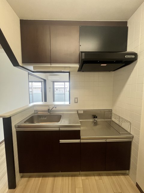キッチン　同物件、別号室のものです。