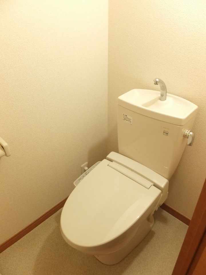 トイレ　温水洗浄便座設置済み