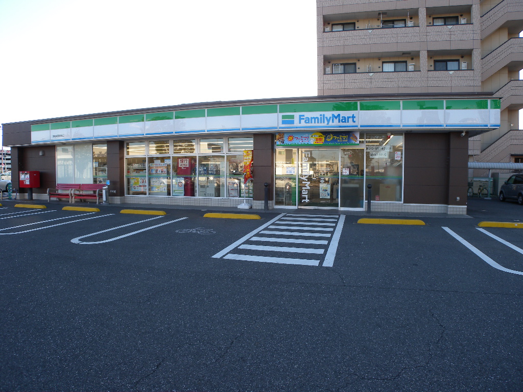 コンビニ　ファミリーマート浦和美園駅前店（コンビニ）まで650m