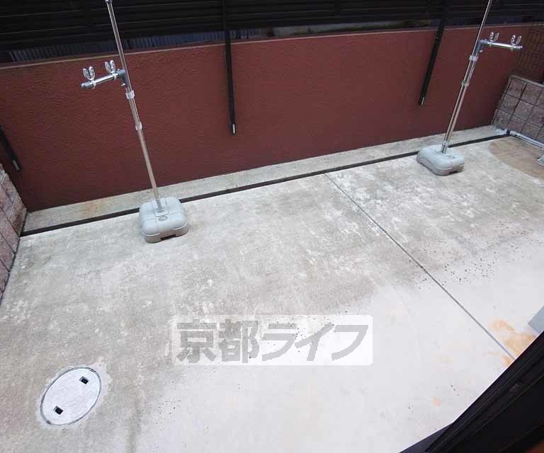 バルコニー　とっても広い庭つきです。