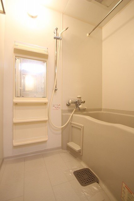 バス・シャワールーム　同物件、別号室のものです。