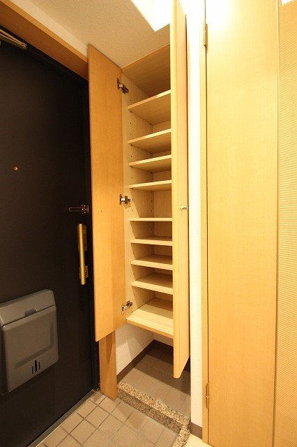 玄関　同物件、別号室のものです。