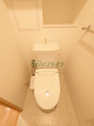 トイレ　別階層の参考写真になります。