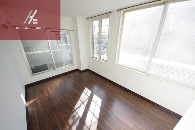 居室・リビング　こちらの居間で趣味の時間をお楽しみください