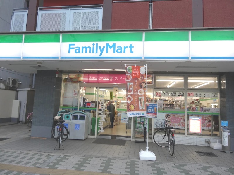 コンビニ　ファミリーマート俊徳道店（コンビニ）まで244m