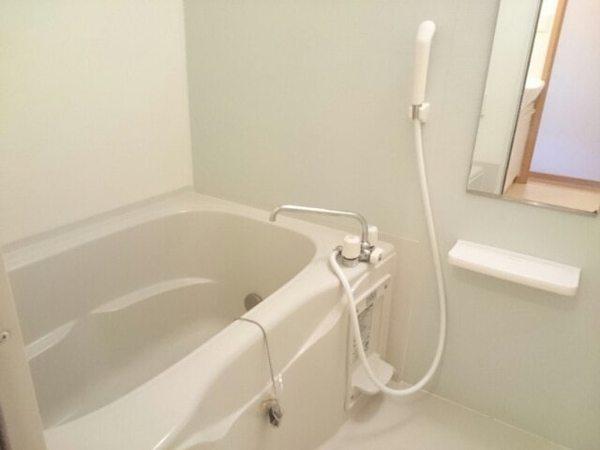 バス・シャワールーム　浴室乾燥機、追い焚き機能付きバス！