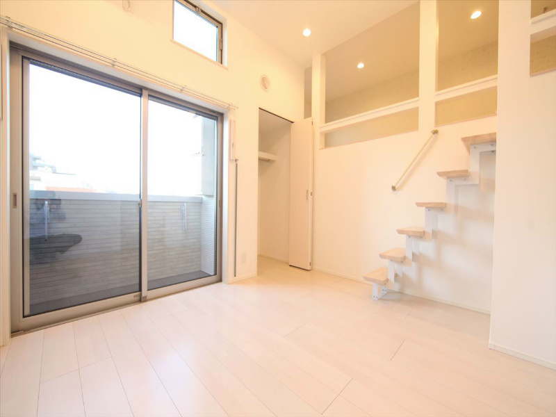 居室・リビング　洋室6.2帖　ロフト5.6帖（収納にも使えます）同型写真