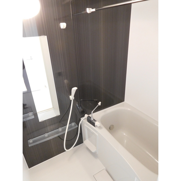 バス・シャワールーム　落ち着いた空間のお風呂です