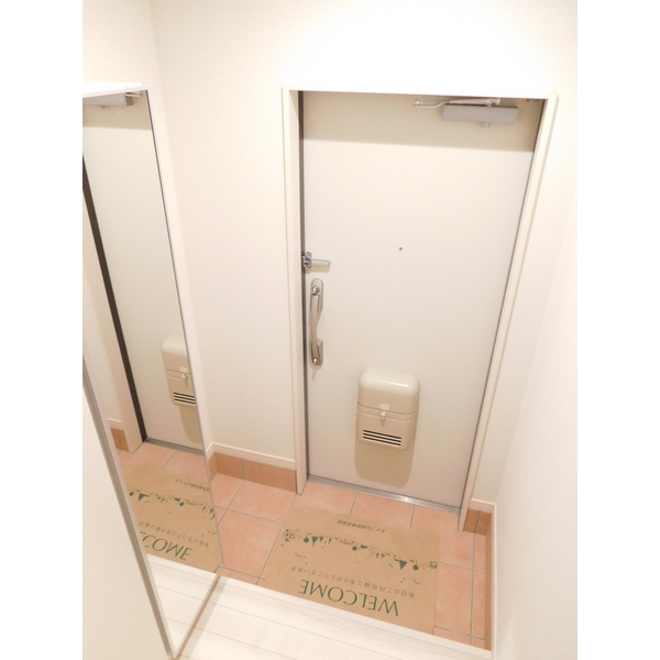 玄関　収納もある玄関です