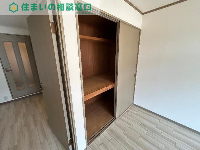 収納　東側洋室収納