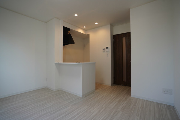 居室・リビング　同じ建物の別なお部屋