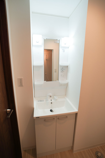 洗面設備　同じ建物の別なお部屋