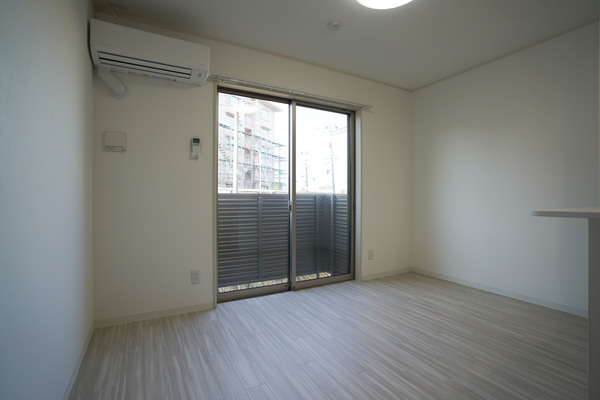 居室・リビング　同じ建物の別なお部屋