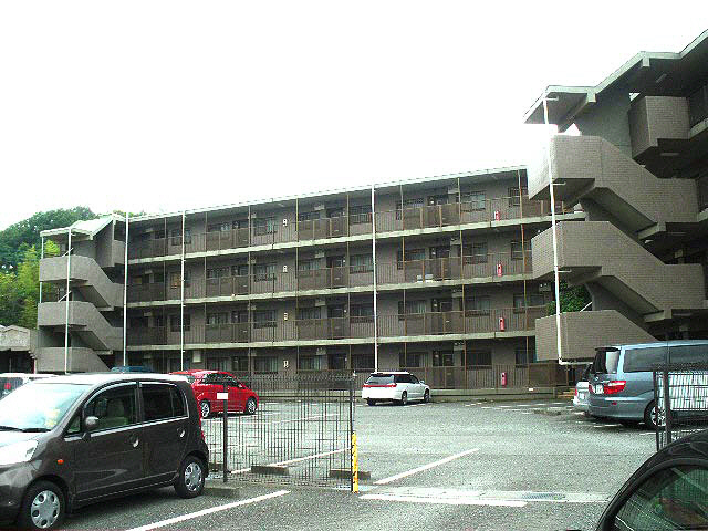 建物外観　駐車場