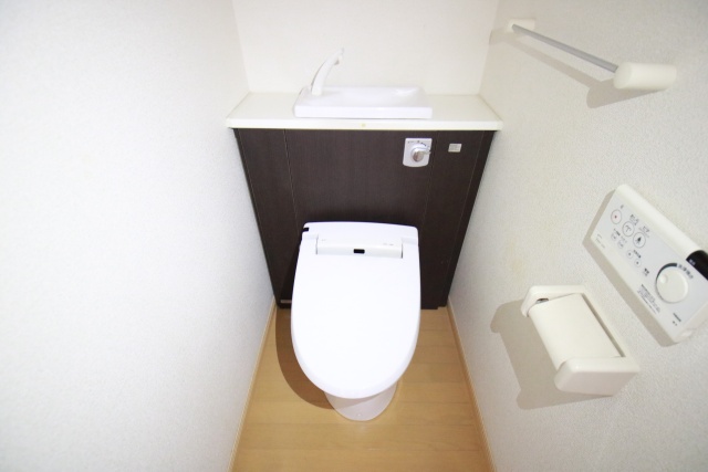 トイレ　※別室の参考写真の為、現況優先です。