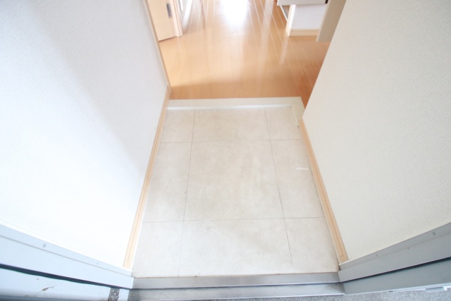 玄関　※別室の参考写真の為、現況優先です。
