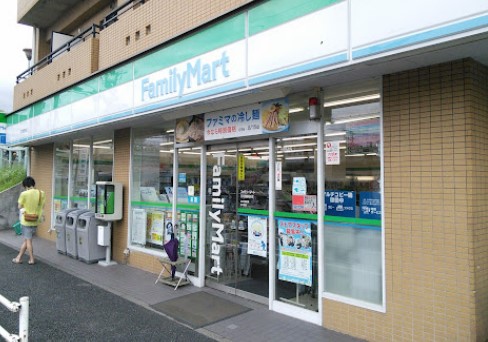 コンビニ　ファミリーマート 花月園駅前店（コンビニ）まで401m