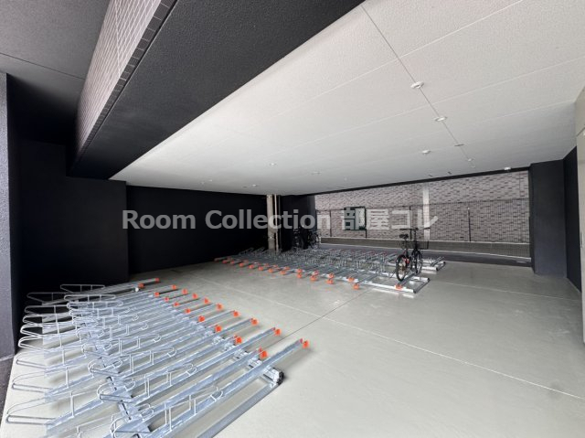 エントランス　類似物件参考写真の為 現況と異なる場合現況優先