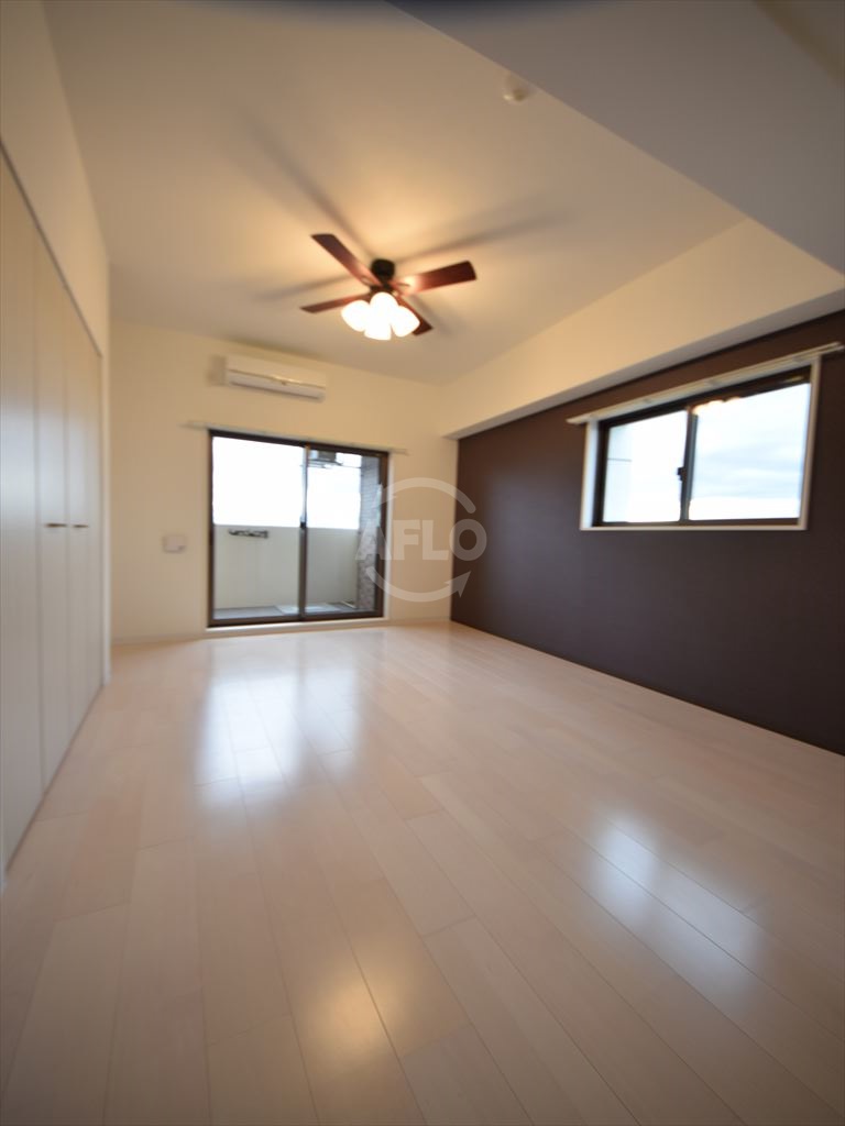 居室・リビング　Luxe難波西III（ラグゼ難波西III）　8.9帖の広いお部屋