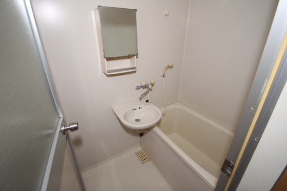 バス・シャワールーム　※他号室の写真です。
