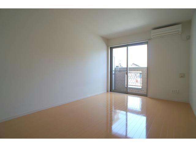 その他設備　シャッター雨戸あり！