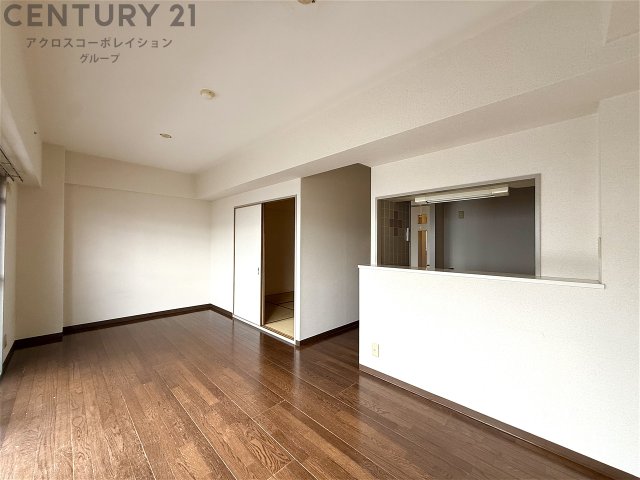 居室・リビング　最上階の南向き！日当たり良好なリビングです♪