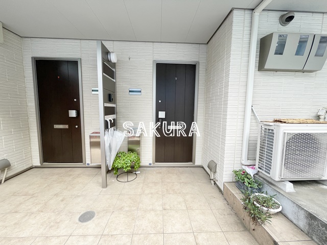 エントランス　お洒落な建物デザイン♪