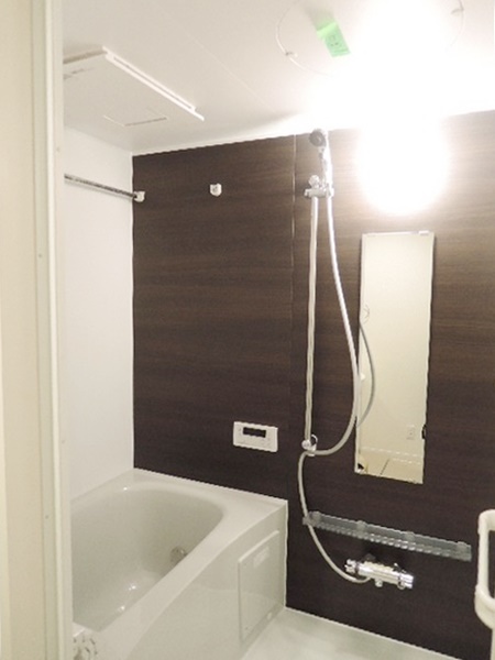 バス・シャワールーム　雨の日でも安心の浴室乾燥機付きです♪