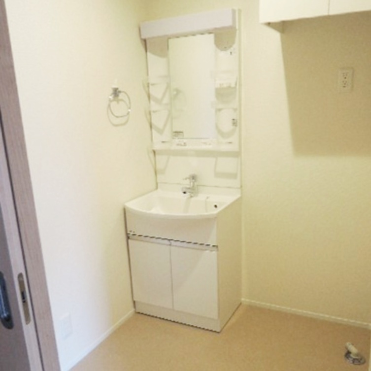洗面設備　身支度に欠かせない独立洗面台♪