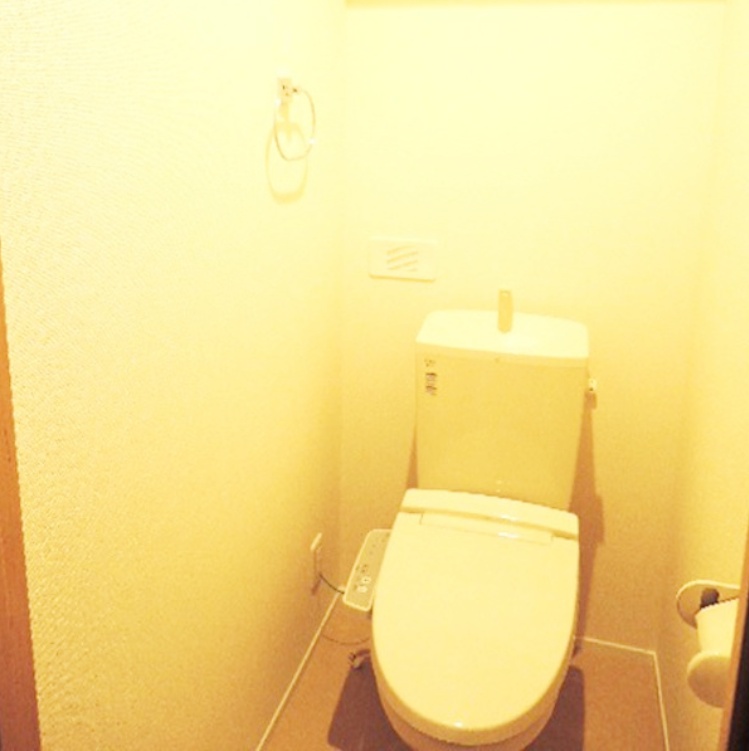 トイレ　嬉しい温水洗浄便座♪