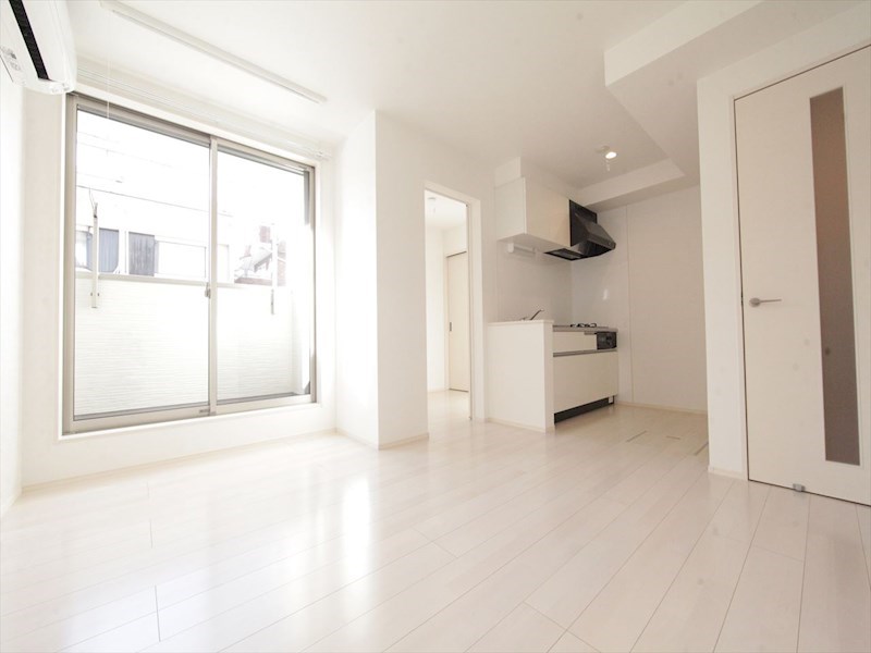 居室・リビング　ＬＤＫ9.4帖　エアコン完備　バルコニー　イメージ写真