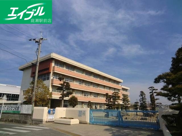 小学校　岡山市立御野小学校（小学校）まで1052m