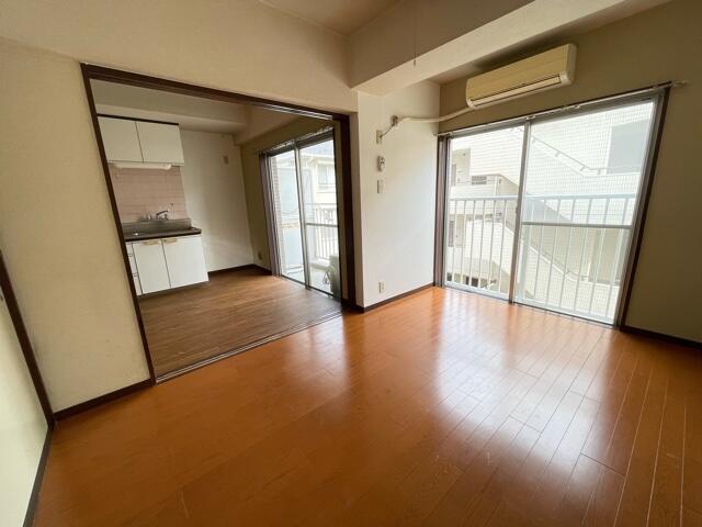 居室・リビング　別部屋参考写真です。