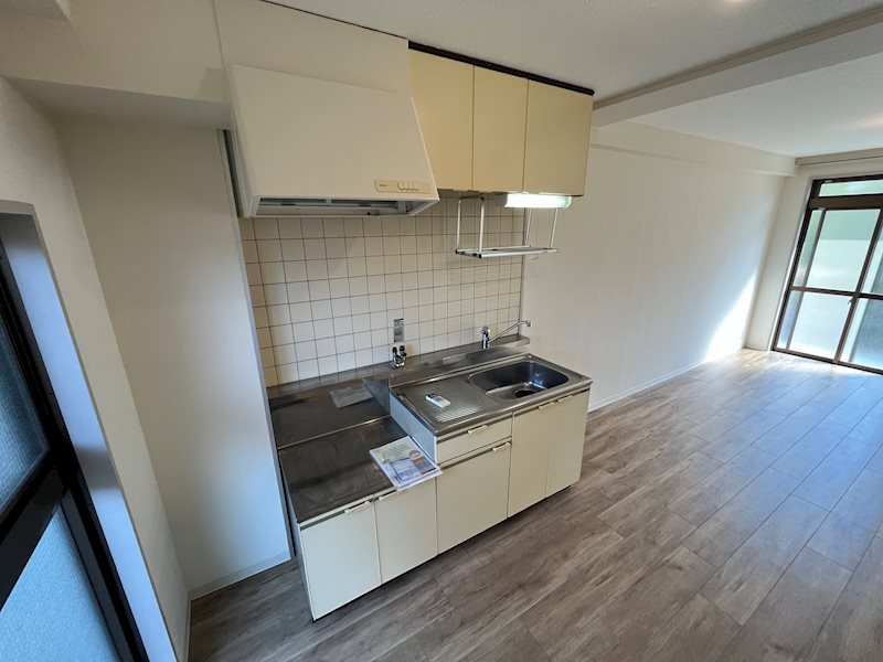 キッチン　210号室写真（2024.03.16撮影分）