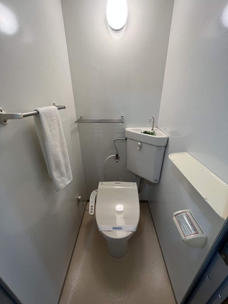 トイレ　小物は付きません