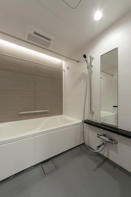 バス・シャワールーム　コンパクトで使いやすいお風呂です